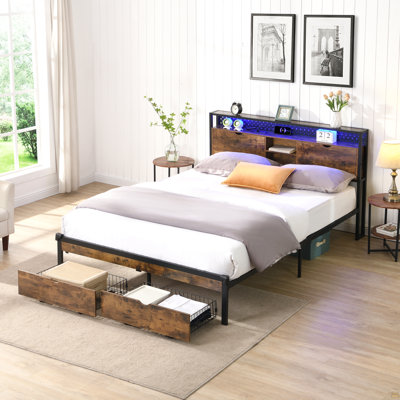 Structure de lit plateforme très grand en métal avec tête de lit en bois et pied de lit USB, station de charge, 2 tiroirs, rangement