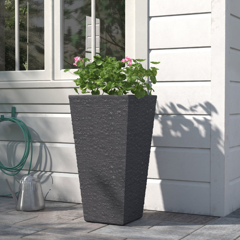 Pot de fleurs d'extérieur en pierre Madita, H 29,75 po x l 15,5 po x P 15,5 po, 1