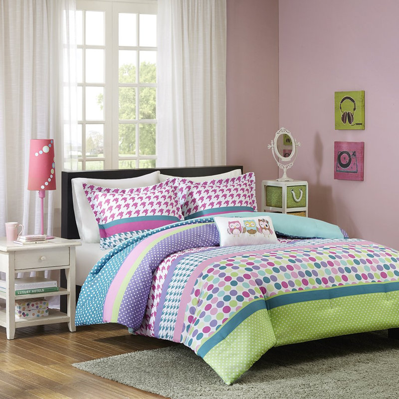 Polyester Geometric Shapes Comforter, Twin Comforter + 3 Additional Pieces