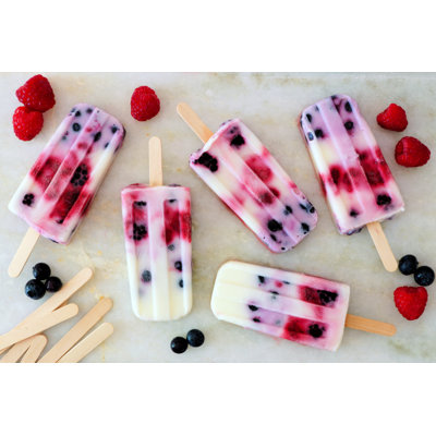 " Berry Yogurt Popsicles "