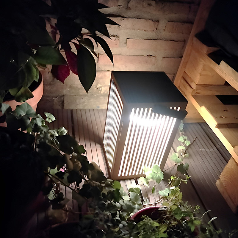 Lanterne électrique d'extérieur à DEL 9 po à énergie solaire intégrée