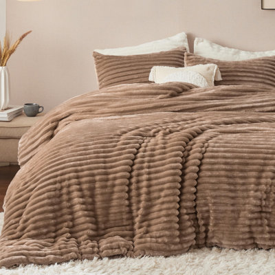 Bedsure King Size Comforter Sets - 3-Piece Double-Sided Fleece Fluffy Olive Green Bedding, Cozy Striped Aesthetic for Modern & Guest Bedrooms, All-Season Luxury Home Decor