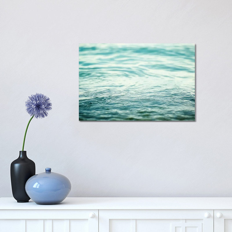 «Underneath» par Debbra Obertanec - Photographie sur toile tendue, H 12 po x l 18 po x 1,5 po