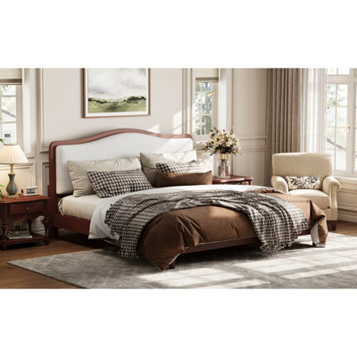 Lit plateforme très grand avec tête de lit tapissier, structure espresso et tissu blanc