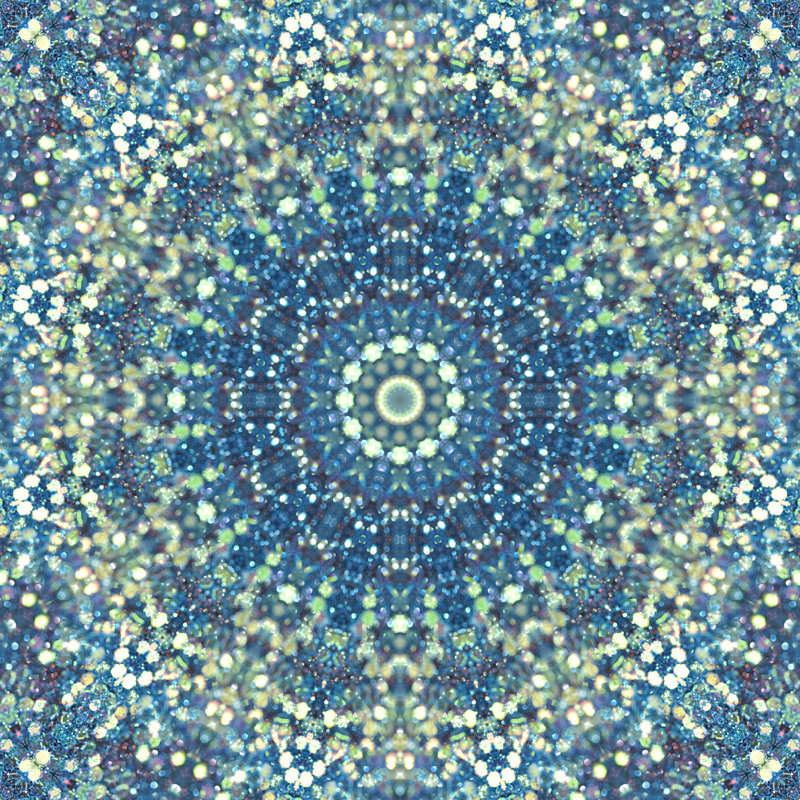 «Her Mermaid Sea Kaleido» par Lisa Argyropoulos, reproduction sur toile tendue, L 12 po x H 12 po