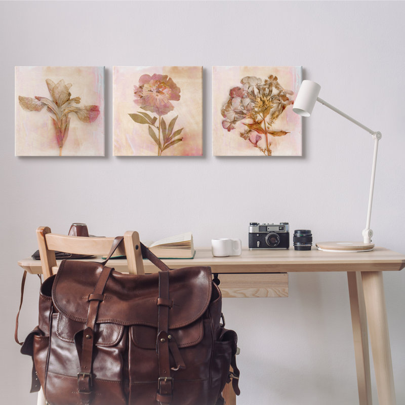 Ensemble de 3 peintures rétro sur toile rose par Judy Stalus, Toile tendue, H 17 po x l 17 po