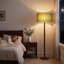 Lampe sur pied sculpturale de 157 cm en bois massif avec tige en perles de bois empilées, abat-jour tambour en lin de 46 cm, finition noyer et interrupteur au pied-1740705697