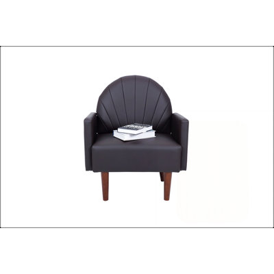 Fauteuil contemporain en forme de coquillage avec revêtement en similicuir et pieds en bois pour une utilisation polyvalente à la maison