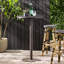 Table de bar 26 po ronde en PE, avec assemblage de base en fer robuste, fait à la main pour la construction du noyau relax en plein air, jardins faits à la main