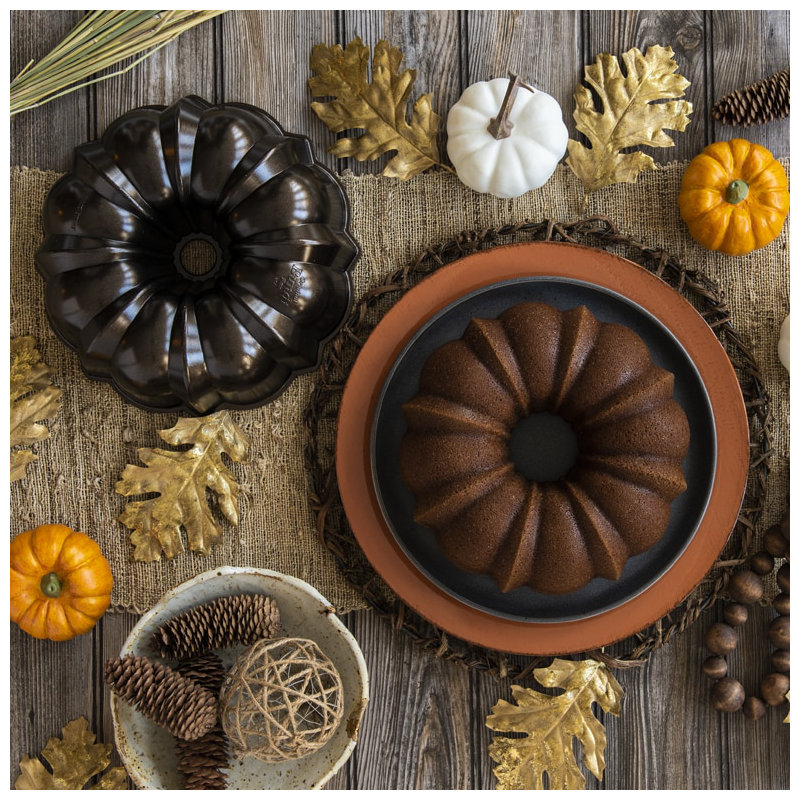 Nordic Ware Original ProCast Bundt Non-Stick Round Pan, Original
