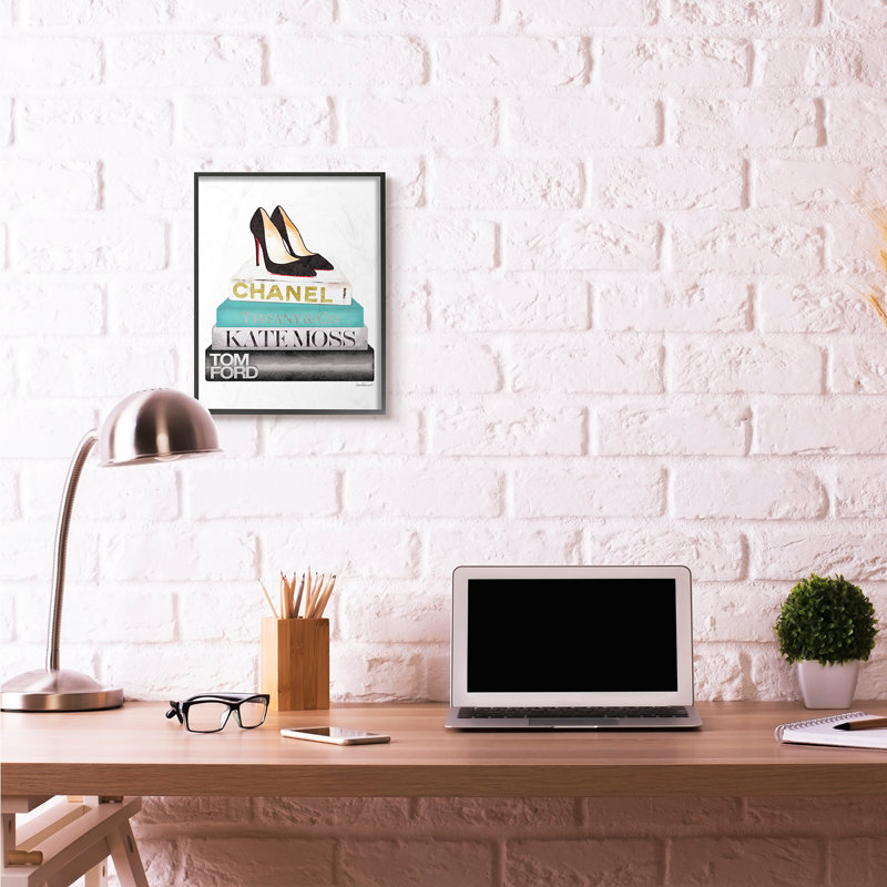 «Fashion Designer Shoes Bookstack Blue Black», impression, H 20 po x l 16 po, Giclée encadrée noir minuit