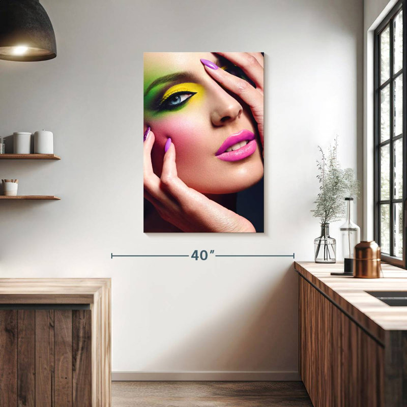 Maquillage Shuttworth Flashy, H 39 po x l 26 po
