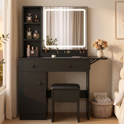 Coiffeuse avec miroir DEL, 3 tablettes ouvertes et prises électriques, 2 tiroirs et un placard, tabouret de rangement