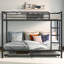 Lit superposé double au-dessus d'un lit double avec lit gigogne simple, structure robuste noire, rangement sous le lit et conception silencieuse