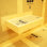 36 po × 14 po × 4 po Le banc de douche flottant Original® avec Orange Water d'apparence® - Support de banc de douche Original®