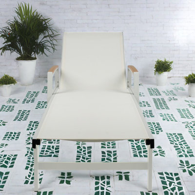 Chaise longue de patio réglable en maille d'aluminium