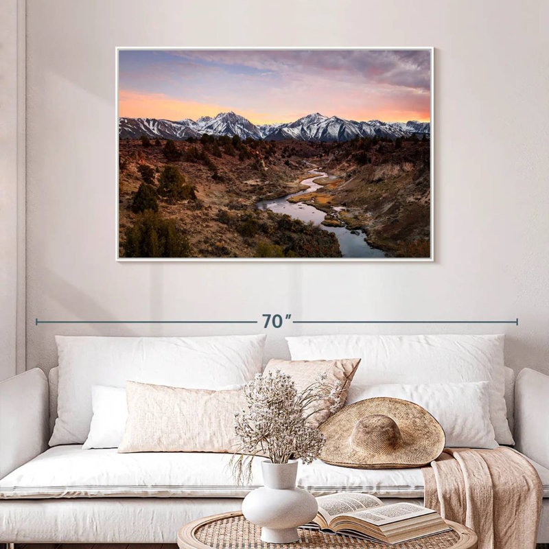 Rivière et montagnes enneigées, Cadre flottant blanc, 46 po x 31 po