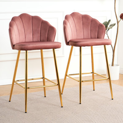 Chaise de bar en velours Shell - 2 pièces Or - pieds. Pour le café, le bar, le restaurant. Conception ergonomique, anti-stress. Lignes lisses, siège en éponge épaisse. Courbe élégante. Solide et solide. Pied réglable antidérapant.
