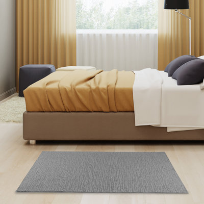 Ensemble de tapis de couleur unie touffetés à la machine en polyester gris clair