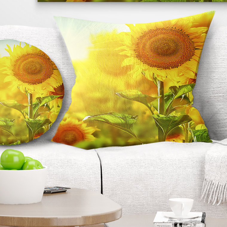 Fleurs, tournesols lumineux qui fleurissent sur un coussin de champ, 16 po x 1 po, Coussin décoratif