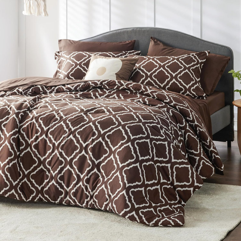 Polyester Standard Geometric Shapes Comforter, Dark Brown