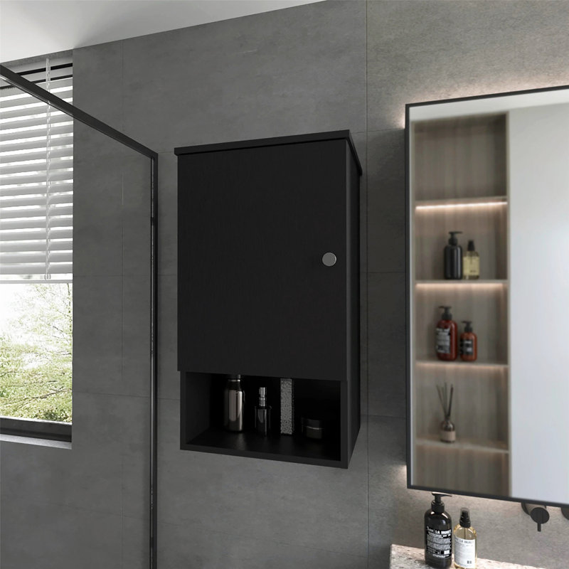 Élégante armoire à pharmacie murale avec beaucoup de rangement et une conception élégante, idéale pour organiser vos essentiels et rehausser le décor de votre salle de bain.
