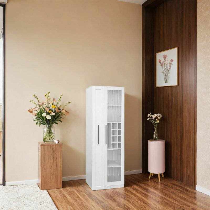 Équipé d'une armoire de rangement multifonctionnelle coulissante à plusieurs couches