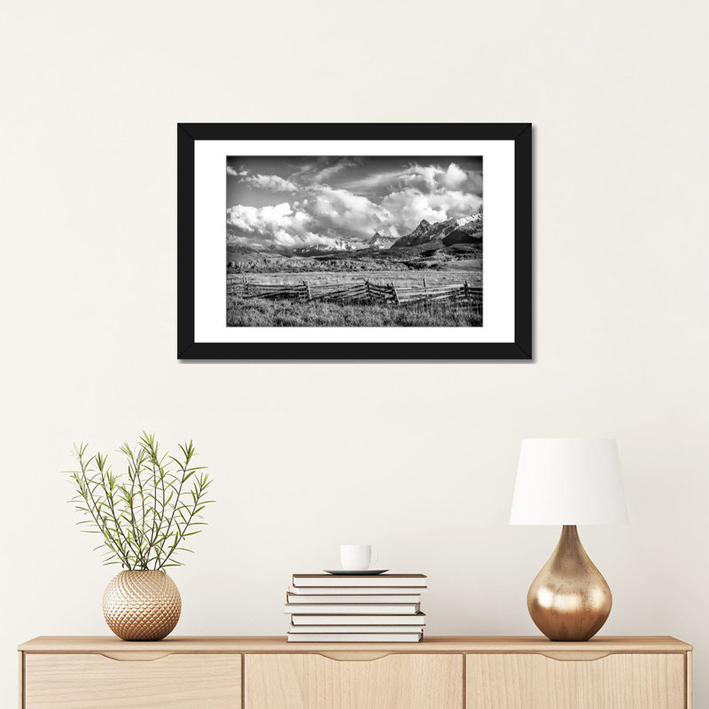 «Colorado Fields» par Dan Ballard, reproduction de photo sur toile, L 24 po x H 16 po x P 1 po, Papier d'art encadré noir
