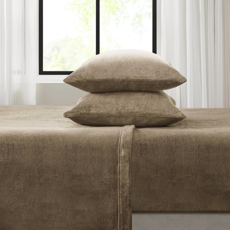 915080589-E60E Bedding