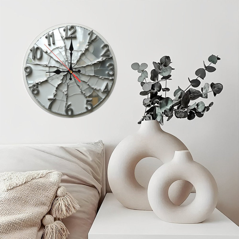Horloge miroir brisée