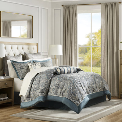 Édredon 12 pièces pour très grand lit avec draps en coton bleu sarcelle. Comprend un édredon, 2 taies décoratives, des coussins décoratifs Euro, 1 jupe de lit, un drap-housse et des taies d'oreiller plates. Revers 100% microfibre, rembourrage. Feuilles 200tc.