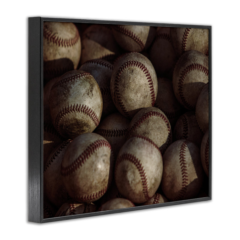 «Bin Of Baseballs», estampe numérique, conception de Marcus Prime, H 11 po x l 14 po, Giclée encadrée noir minuit