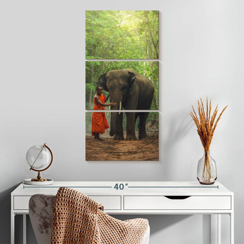 Moine avec éléphant