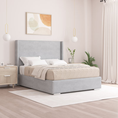 Chelby Upholstered Bed