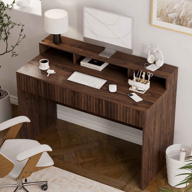 Bureau de direction moderne cannelé de 47 po de style Mid-Century avec support pour écran surélevé et tablette de rangement