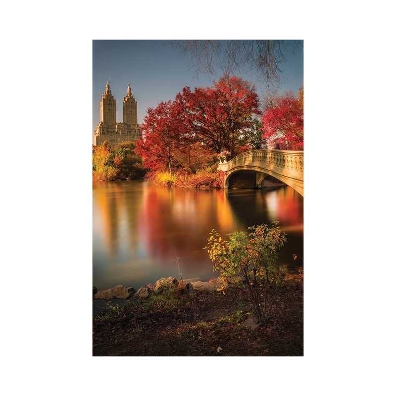 «Fall In Central Park» par Christopher R. Veizaga - Giclée sur toile tendue avec châssis, H 40 po x l 26 po x P 1,5 po