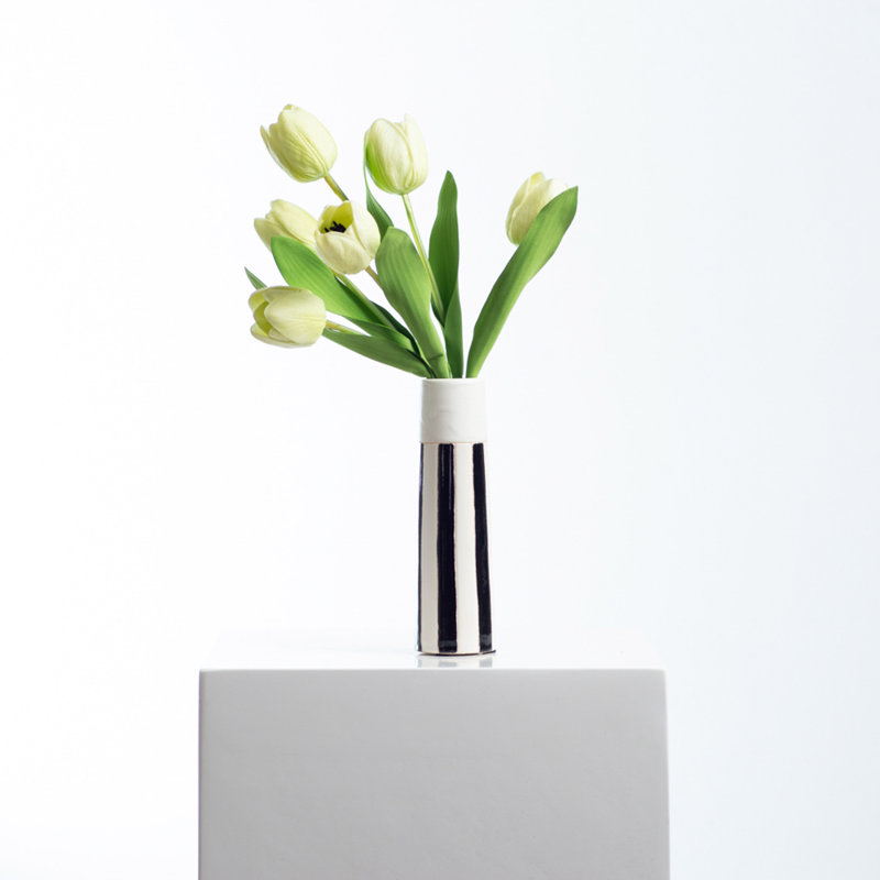 Véritable touche de tulipe dans un vase, Crème