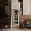 Miroir pleine grandeur moderne et contemporain-870694568-871584293