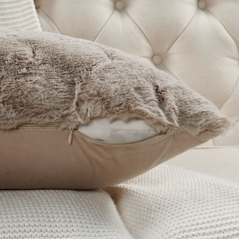 Housse de coussin jacquard en fausse fourrure, Taupe, 26 po x 26 po