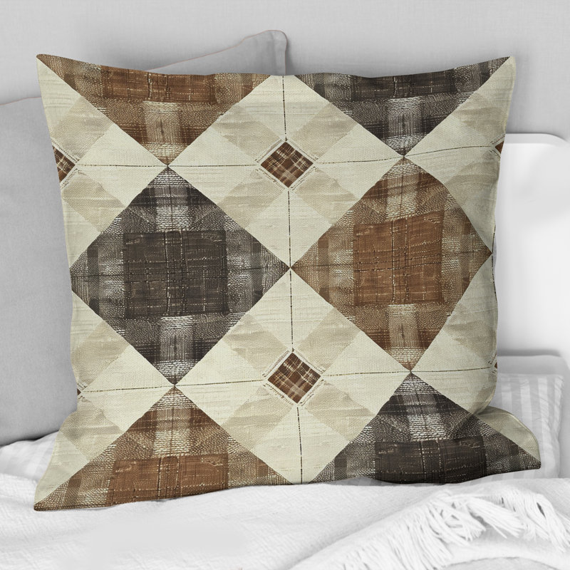 Coussin décoratif à motif vichy brun et beige III, H 16 po x l 16 po
