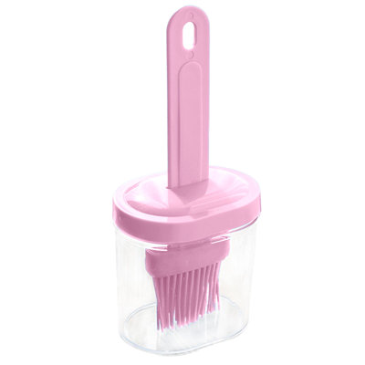 Bouteille d'eau, une brosse à huile et une brosse à huile