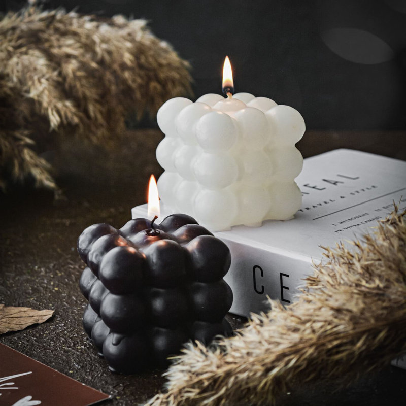 Ensemble de bougies élégantes (2 pièces), parfum vanille, 2,4 x 2,4 x 2,4 pouces | 100% cire de soja, 5,1 oz liq. Conception élégante en noir et blanc, parfaite pour la décoration intérieure, la détente et les cadeaux | Sécuritaire et écologique