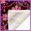 Couvertures roses à motif damassé-132254897