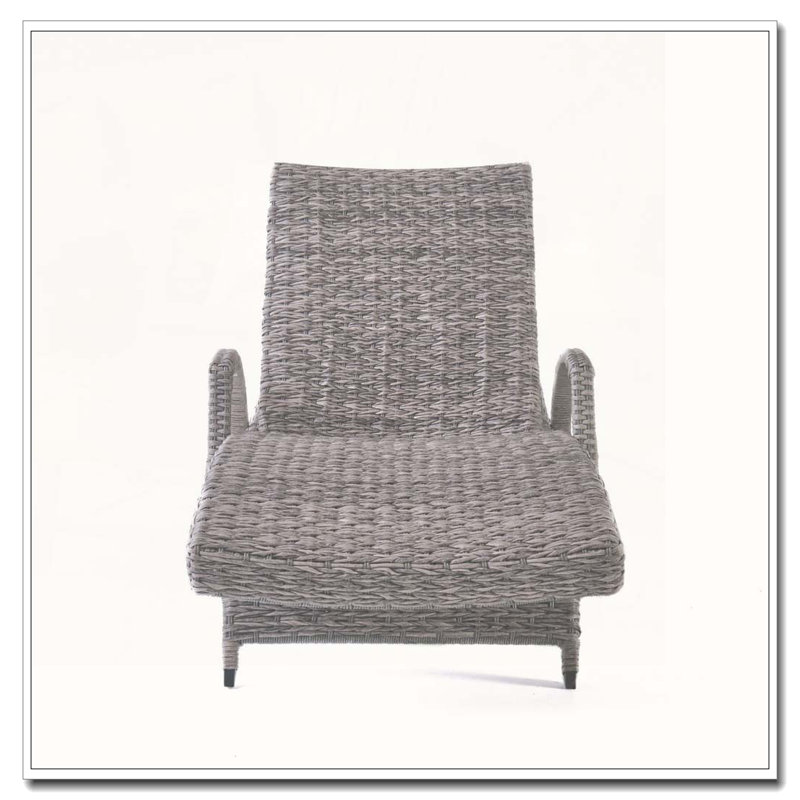 WICKER CHAISE LOUNGE
