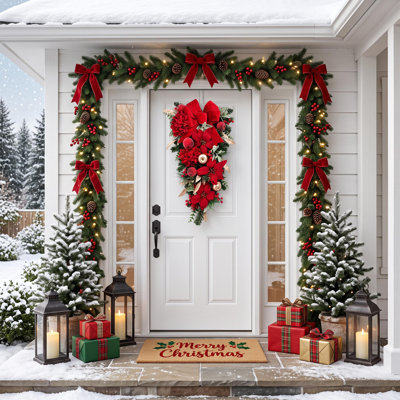 Décoration murale de Noël pour porte avec nœud en velours, feuillage persistant, fleurs, fruits et feuilles d'eucalyptus.