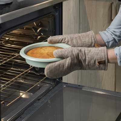 KitchenAid® 9-In Nonstick Aluminized Steel Round Cake Pan