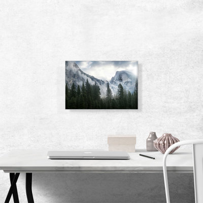 Foggy Forest Under Mountains - Reproduction de photo sur toile tendue