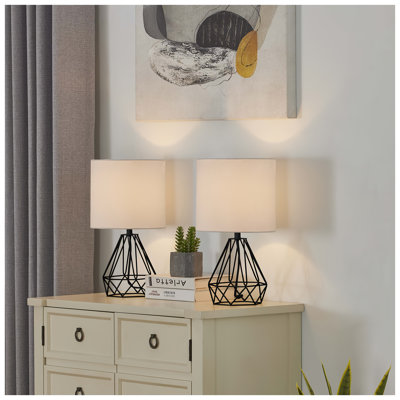 Ensemble de 2 lampes de table industrielles noires de 48 cm (19 po), lampes de chevet modernes à base géométrique en métal avec abat-jour cylindriques en tissu blanc pour salon et chambre.