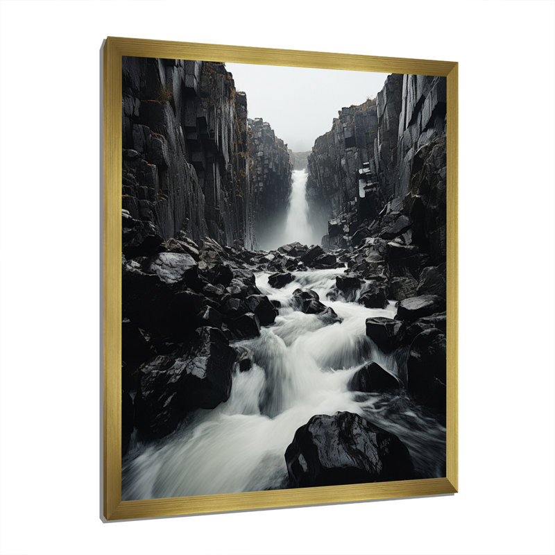 Chute d'eau monochrome contrastante II - reproduction sur toile, Cadre doré à une seule photo, H 32 po x l 24 po x P 1 po