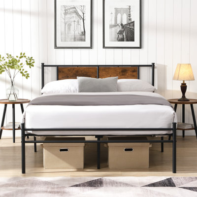 Cadre de lit noir très grand en métal avec tête de lit décorée à panneau de bois, structure en acier solide et silencieuse, rangement sous le lit, assemblage facile, sans sommier tapissier, capacité de 550 lb avec l'écurie